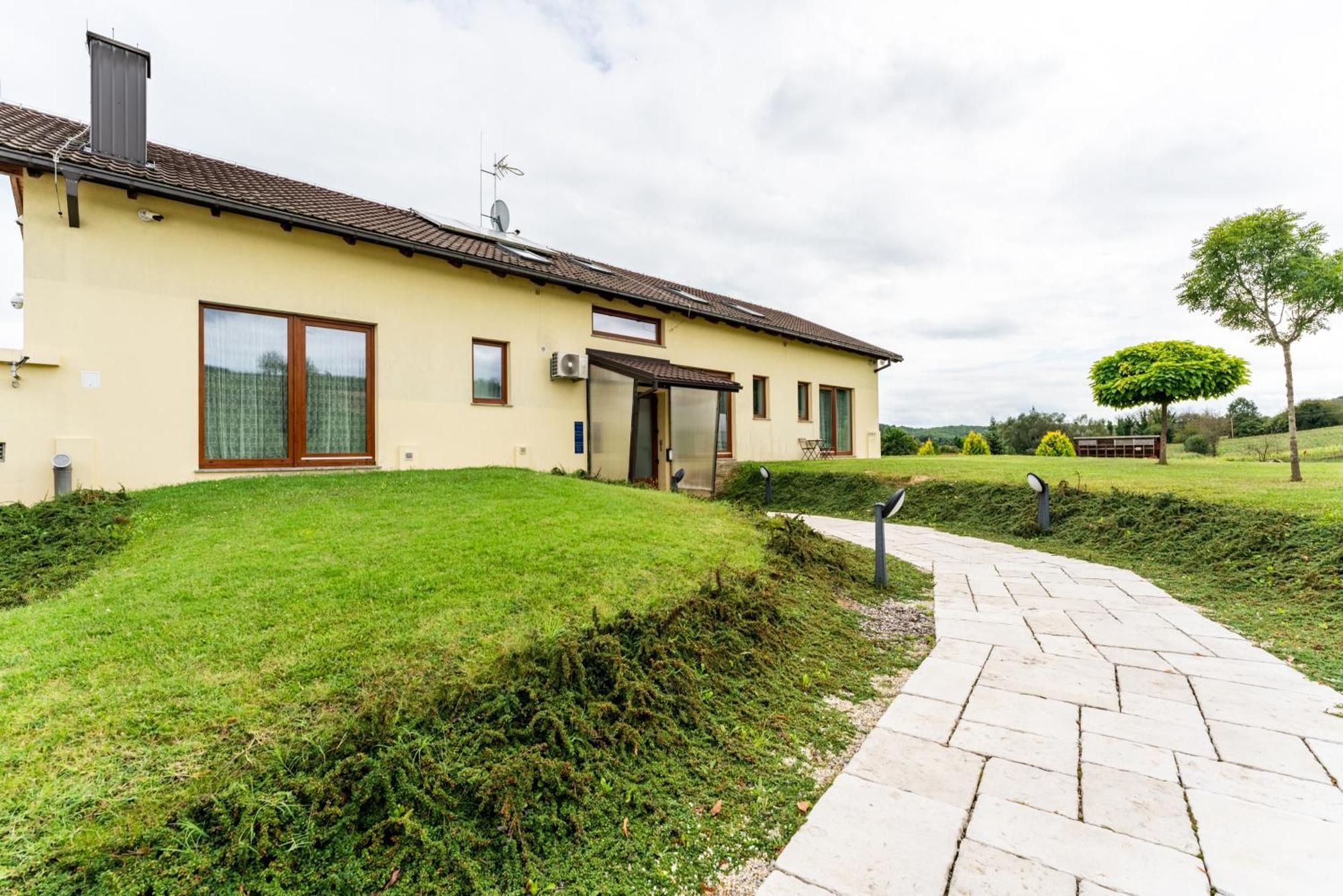 Bed&Breakfast Vinarija Coner Bjelovar Exterior foto